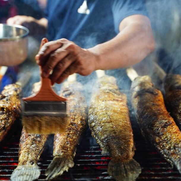 do-lua-xuyen-dem-nuong-hang-ngan-ca-loc-cho-ngay-via-than-tai