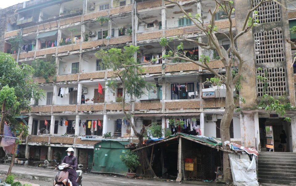 song-bat-an-trong-nhung-khu-chung-cu-cu