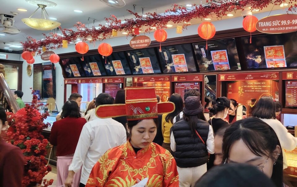 cao-hon-the-gioi-21-trieu/luong,-gia-vang-co-lao-doc-sau-ngay-via-than-tai?