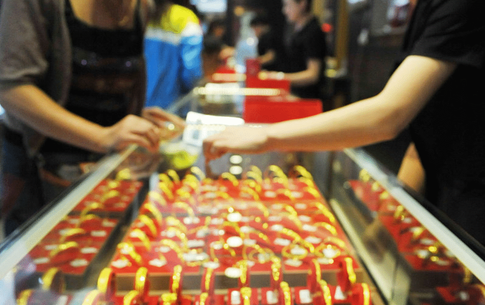 nguoi-dan-ong-chi-so-tien-lon-mua-800-gram-vang,-chu-tiem-lap-tuc-bao-cong-an
