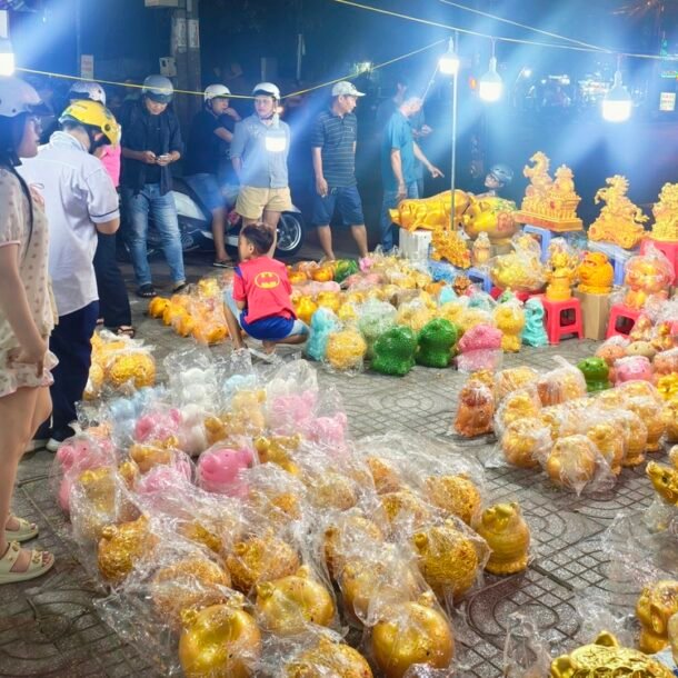 heo-dat-ban-chay-ngay-via-than-tai,-nguoi-dan-‘nuoi-heo’-de-sam-vang