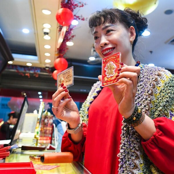 tiem-vang-'pha-le',-may-tu-dong-giup-khach-mua-trong-15-phut