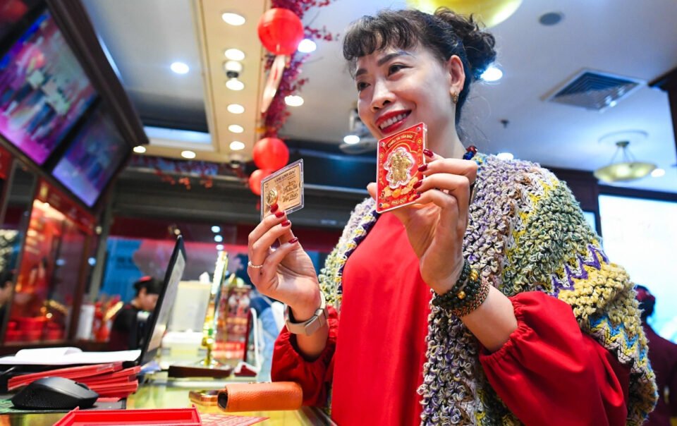 tiem-vang-'pha-le',-may-tu-dong-giup-khach-mua-trong-15-phut