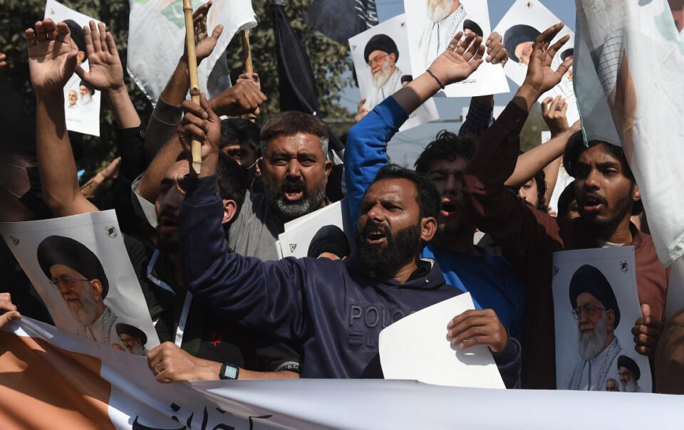 hang-tram-nguoi-dap-pha-lanh-su-quan-my-o-pakistan