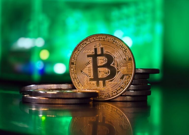 bitcoin-sth-holds-steady:-no-panic-amid-middle-east-conflict-–-details