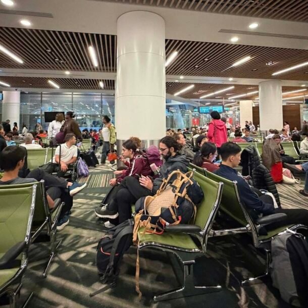 khach-viet-ke-canh-mac-ket-tai-trung-dong-vi-chien-su