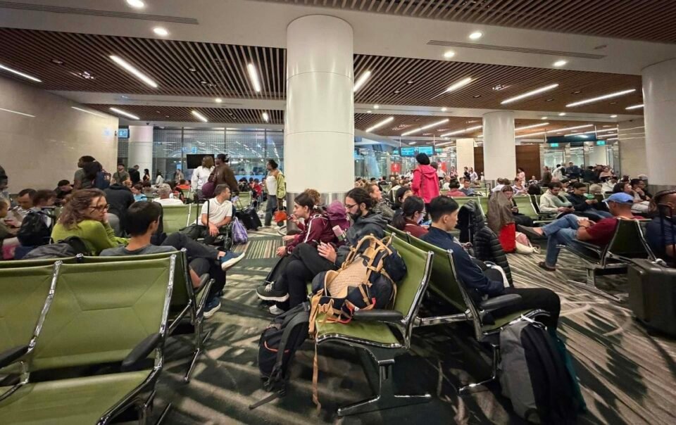 khach-viet-ke-canh-mac-ket-tai-trung-dong-vi-chien-su