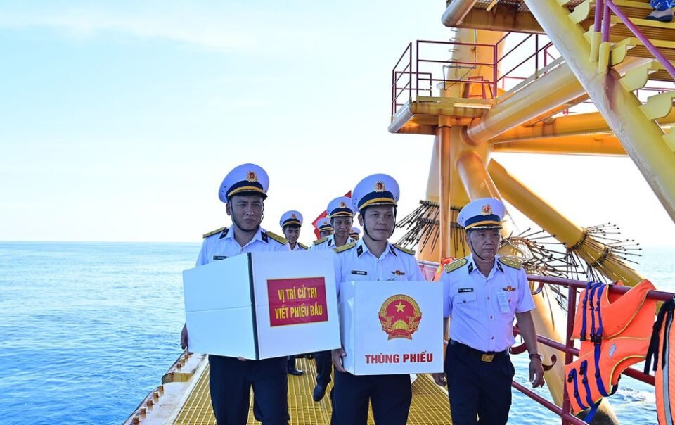 nhung-la-phieu-bau-cu-dau-tien-noi-dau-song