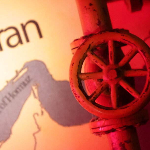 xung-dot-o-iran-co-the-day-gia-dau,-vang,-usd-cung-tang