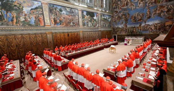 vu-vi-pham-'hon-ca-phim':-hong-y-mang-dien-thoai-trong-mat-nghi-bau-gi&aacute;o-ho&agrave;ng