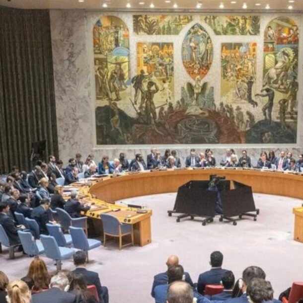 hoi-dong-bao-an-hop-khan,-tong-thu-ky-lhq-keu-goi-my,-israel,-iran-ngung-ban