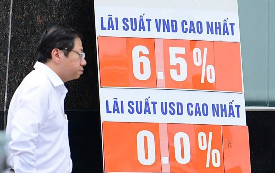 lai-suat-lien-ngan-hang-ve-3%-sau-khi-vot-len-gan-20%:-vui-thoi,-dung-vui-qua
