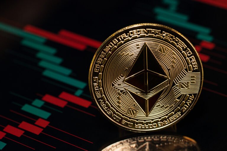 ethereum-price-under-pressure:-whales,-derivatives-market-exits-signal-waning-appetite