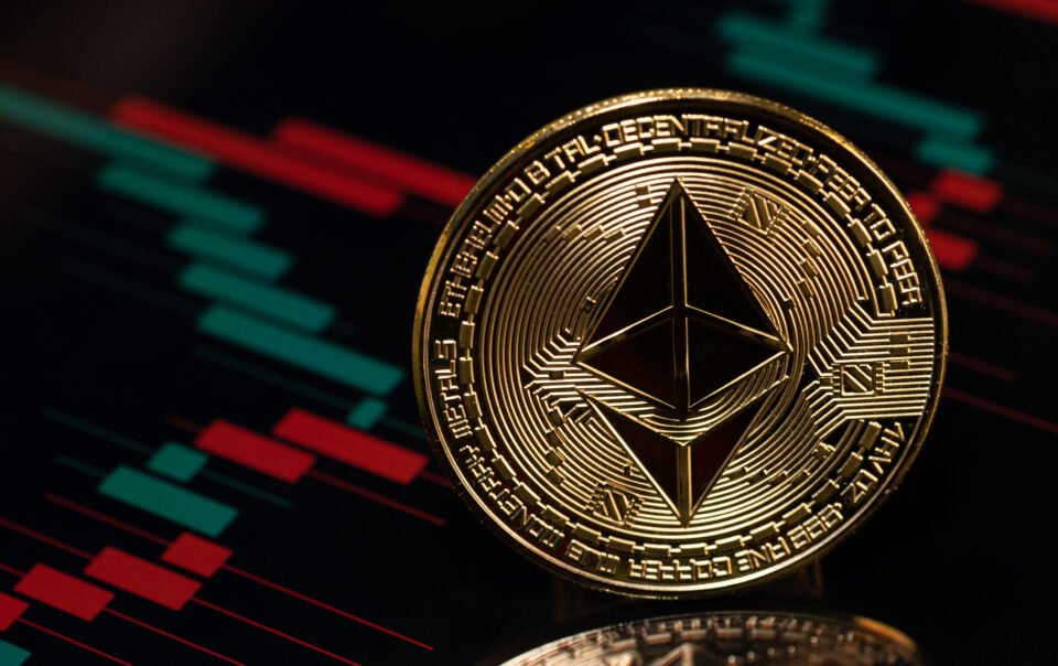 ethereum-price-under-pressure:-whales,-derivatives-market-exits-signal-waning-appetite