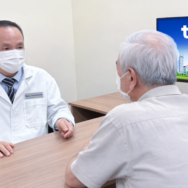 nam-tan-cong-phoi-gay-tran-dich