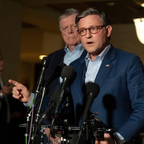 chu-tich-ha-vien-my:-ong-trump-‘cuc-chang-da’-danh-iran-vi-israel