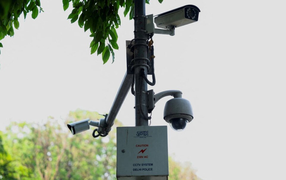 israel-xam-nhap-camera-giao-thong-tehran,-‘nam-long’-lich-trinh-ve-si-cua-ong-khamenei