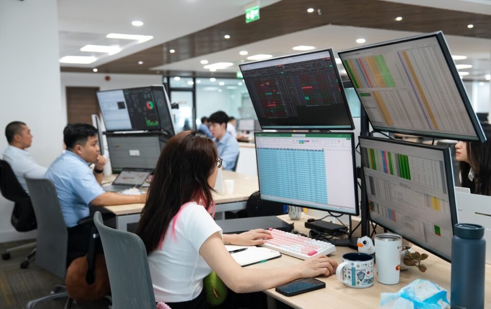 chung-khoan-4-3:-se-xuat-hien-nhip-hoi-ky-thuat-sau-2-phien-giam-manh?