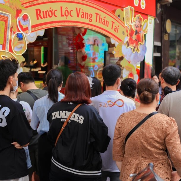 vang-len-sat-191-trieu-dong/luong,-chen-nhau-di-mua-'khong-quan-tam-gia'