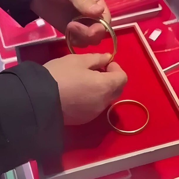 khach-chi-nghin-ty-mua-vang-chi-trong-vai-gio,-phia-sau-la-bi-mat-dong-troi