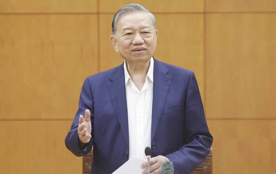 tong-bi-thu:-danh-gia-can-bo-bang-ket-qua-va-su-hai-long-cua-nhan-dan