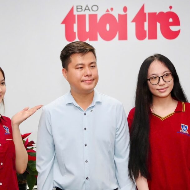 lai-ly-huynh-truyen-cam-hung-cho-sinh-vien-truong-dai-hoc-nguyen-tat-thanh