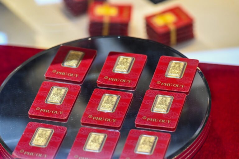 gia-vang-hom-nay-6/3/2026-lao-doc,-vang-mieng-sjc-giam-hon-2-trieu/luong-roi-hoi-lai