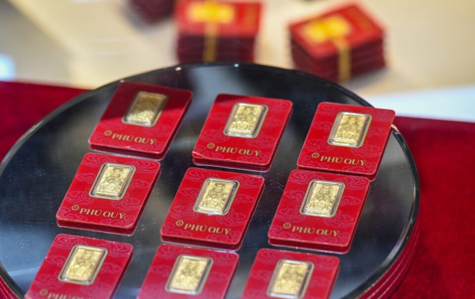 gia-vang-hom-nay-6/3/2026-lao-doc,-vang-mieng-sjc-giam-hon-2-trieu/luong-roi-hoi-lai