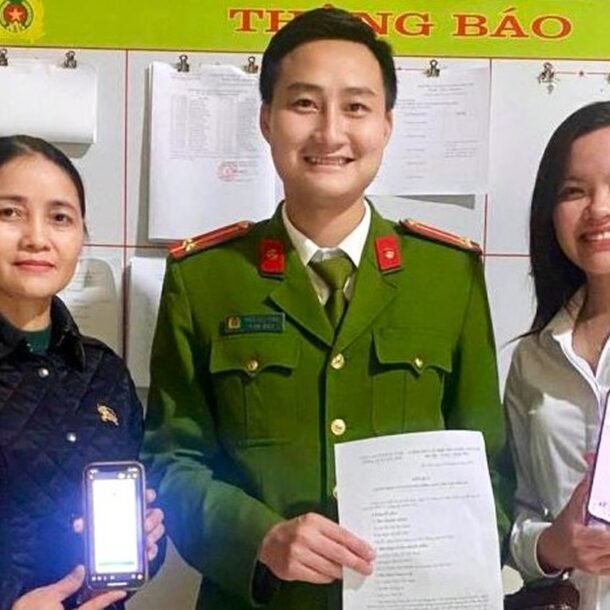 thay-tai-khoan-tang-them-1,3-ti-dong,-nguoi-phu-nu-voi-trinh-bao-cong-an