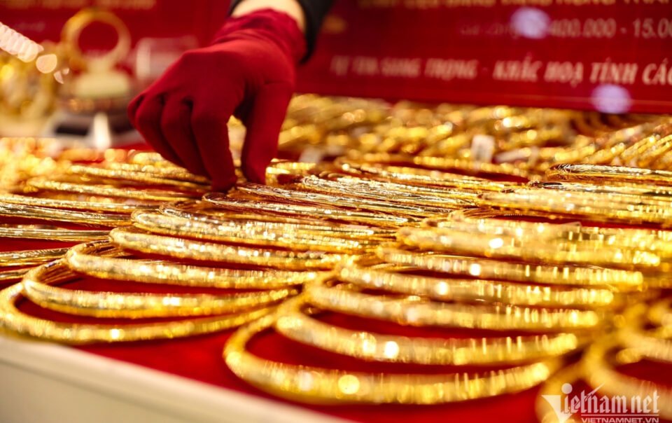 gia-vang-the-gioi-lai-suy-giam,-tuot-moc-5.100-usd/ounce