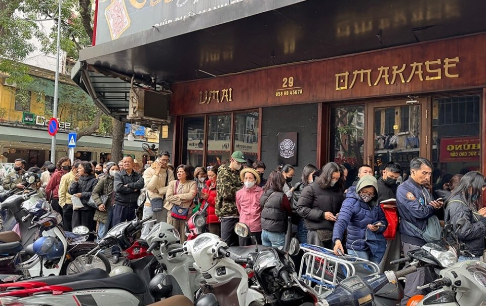 cho-den-luot-mua-vang-khi-gia-giam,-nguoi-dan-nhan-giay-hen-mang-ve