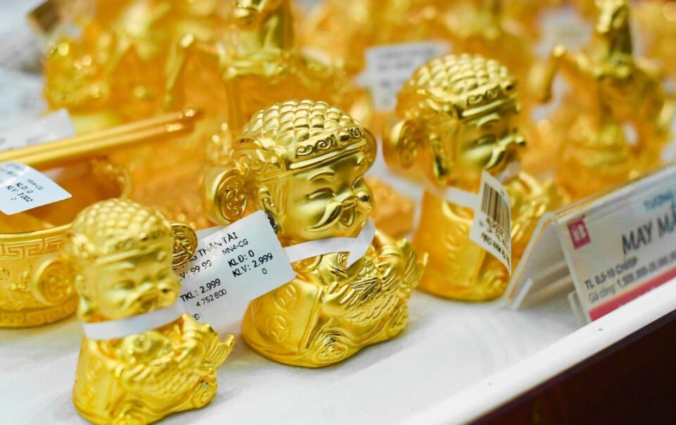 gia-vang-hom-nay-10/3/2026-tang-manh-1,4-trieu/luong,-vang-mieng-sjc-len-cao