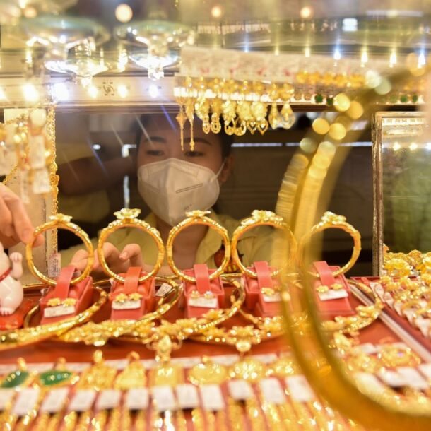 gia-vang-the-gioi-giam-sau,-trong-nuoc-giam-gan-2-trieu-dong/luong