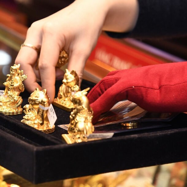 gia-vang-hom-nay-7/3/2026:-vang-mieng-sjc-tang-hon-1-trieu-dong/luong