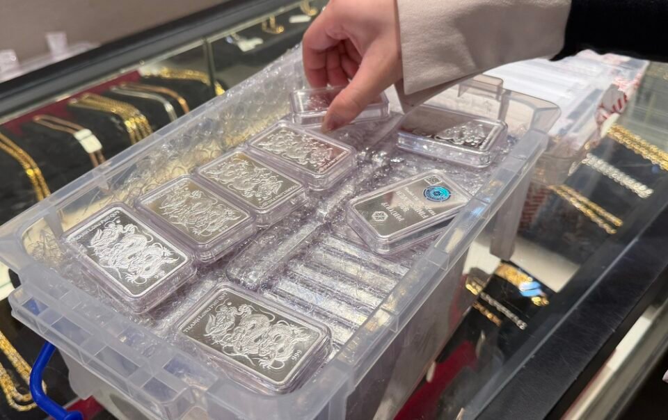 gia-bac-tang-vot-len-sat-92-trieu-dong/kg