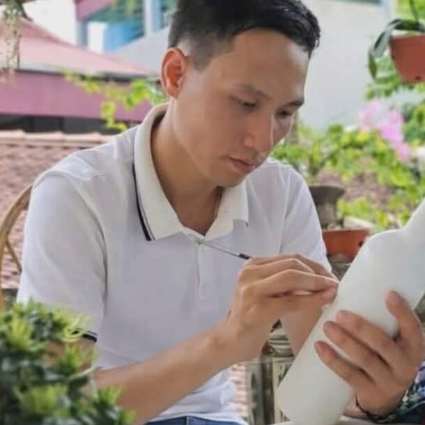 lan-toa-tren-mang-xa-hoi:-thay-giao-bien-rac-thanh-tac-pham-nghe-thuat