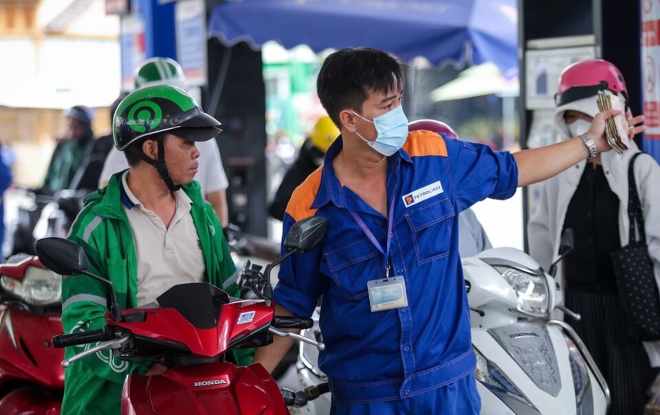 gia-xang-dau-hom-nay-103.2026:-lao-doc-ve-duoi-90-usd/thung