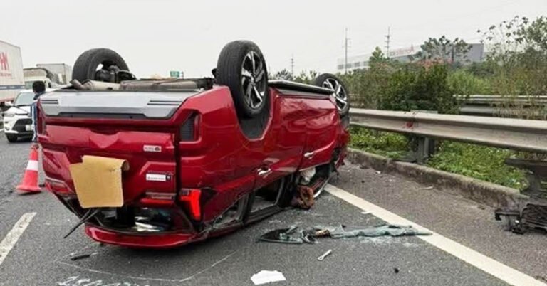 o-to-con-lat-ngua-tren-cao-toc