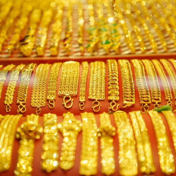 gia-vang-hom-nay-11/3/2026:-vang-the-gioi-tang-vot,-sjc-va-nhan-tron-leo-thang