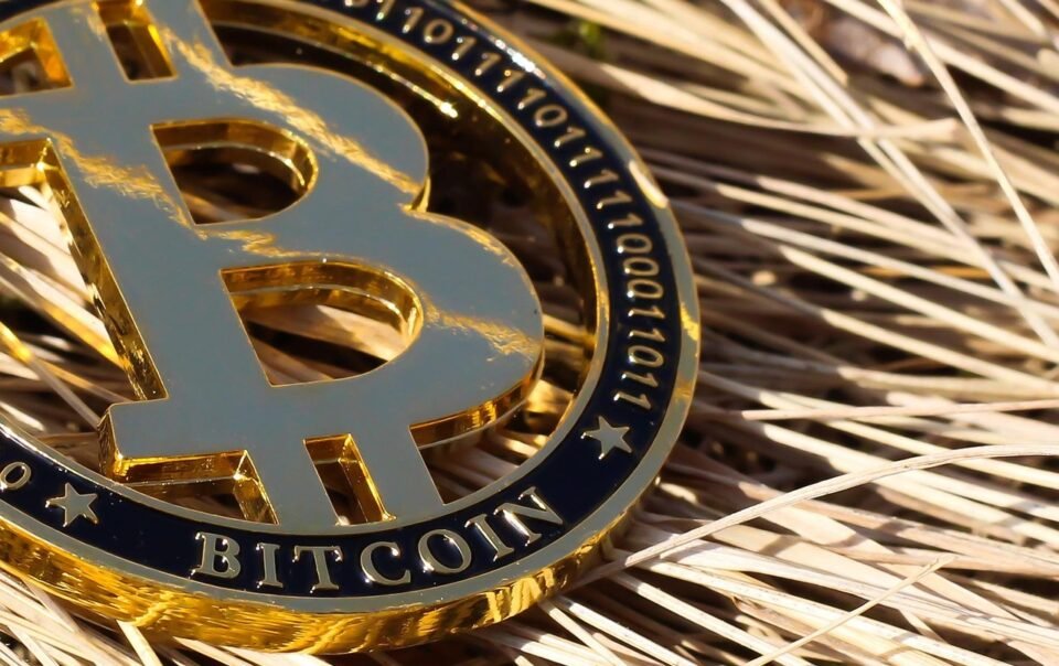 bitcoin-hits-range-highs:-rejection-could-send-price-toward-$62,800