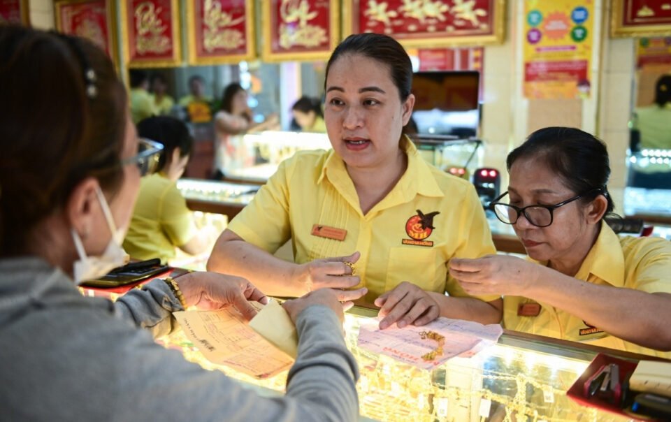 gia-vang-hom-nay-12/3/2026-bat-tang-vuot-186-trieu/luong-sau-khi-giam-chong-vanh