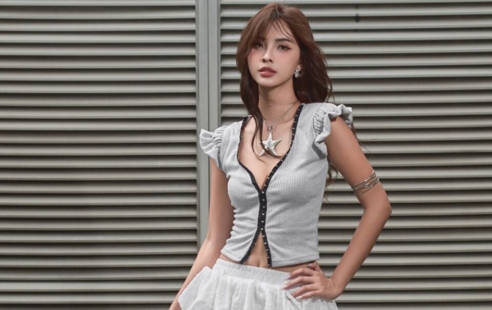 nang-tam-phong-cach-cung-chan-vay-xoe-tran-day-suc-song