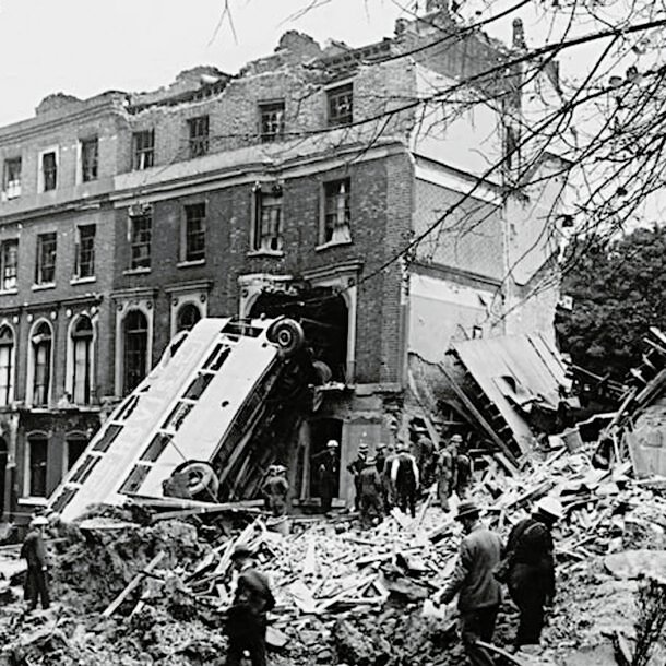 nem-bom:-lich-su-ac-mong-cua-chien-tranh-–-ky-3:-dai-bang-duc-va-chien-dich-su-tu-bien