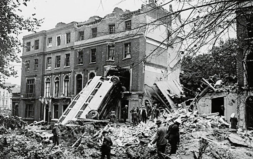 nem-bom:-lich-su-ac-mong-cua-chien-tranh-–-ky-3:-dai-bang-duc-va-chien-dich-su-tu-bien