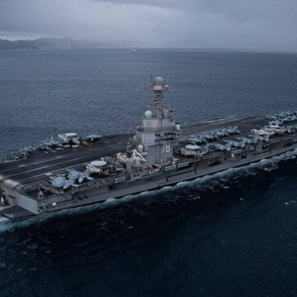 chay-tren-tau-san-bay-my-tham-gia-chien-dich-quan-su-nham-vao-iran