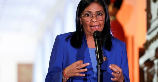 chuyen-c&ocirc;ng-du-nuoc-ngo&agrave;i-dau-ti&ecirc;n-cua-tong-thong-l&acirc;m-thoi-venezuela-bat-ngo-bi-huy