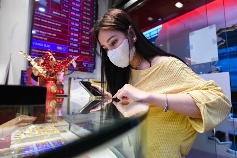 gia-vang-hom-nay-13/3/2026:-vang-mieng-sjc-lao-doc,-giam-toi-1,5-trieu-dong/luong