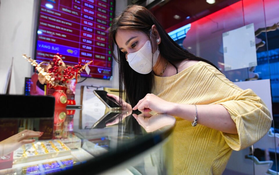 gia-vang-hom-nay-13/3/2026:-vang-mieng-sjc-lao-doc,-giam-toi-1,5-trieu-dong/luong