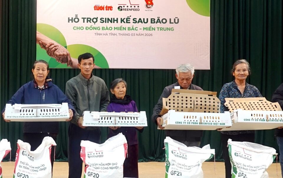 trao-4-ti-dong-cho-nguoi-dan-ha-tinh-anh-huong-boi-bao-lu