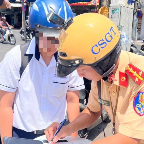 nhieu-phu-huynh-bi-csgt-xu-phat-vi-giao-xe-cho-con-chua-du-tuoi